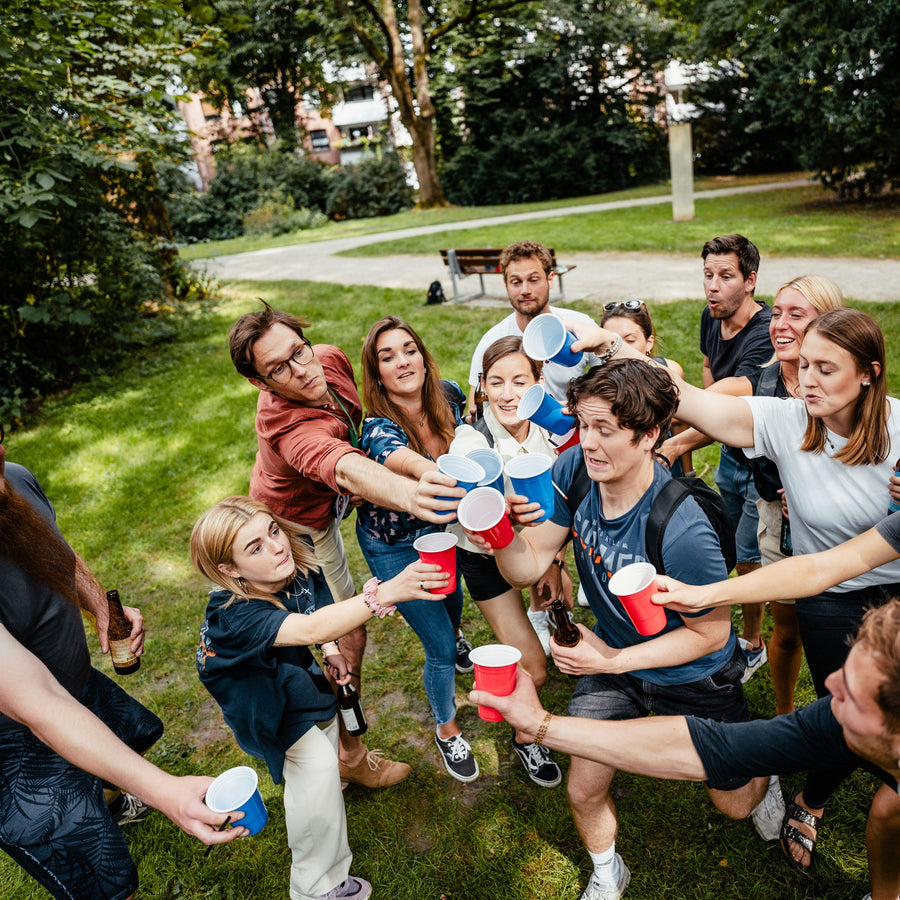 BeerTour XL in Niederlande: group with red cups as a product image for a BeerTour.
